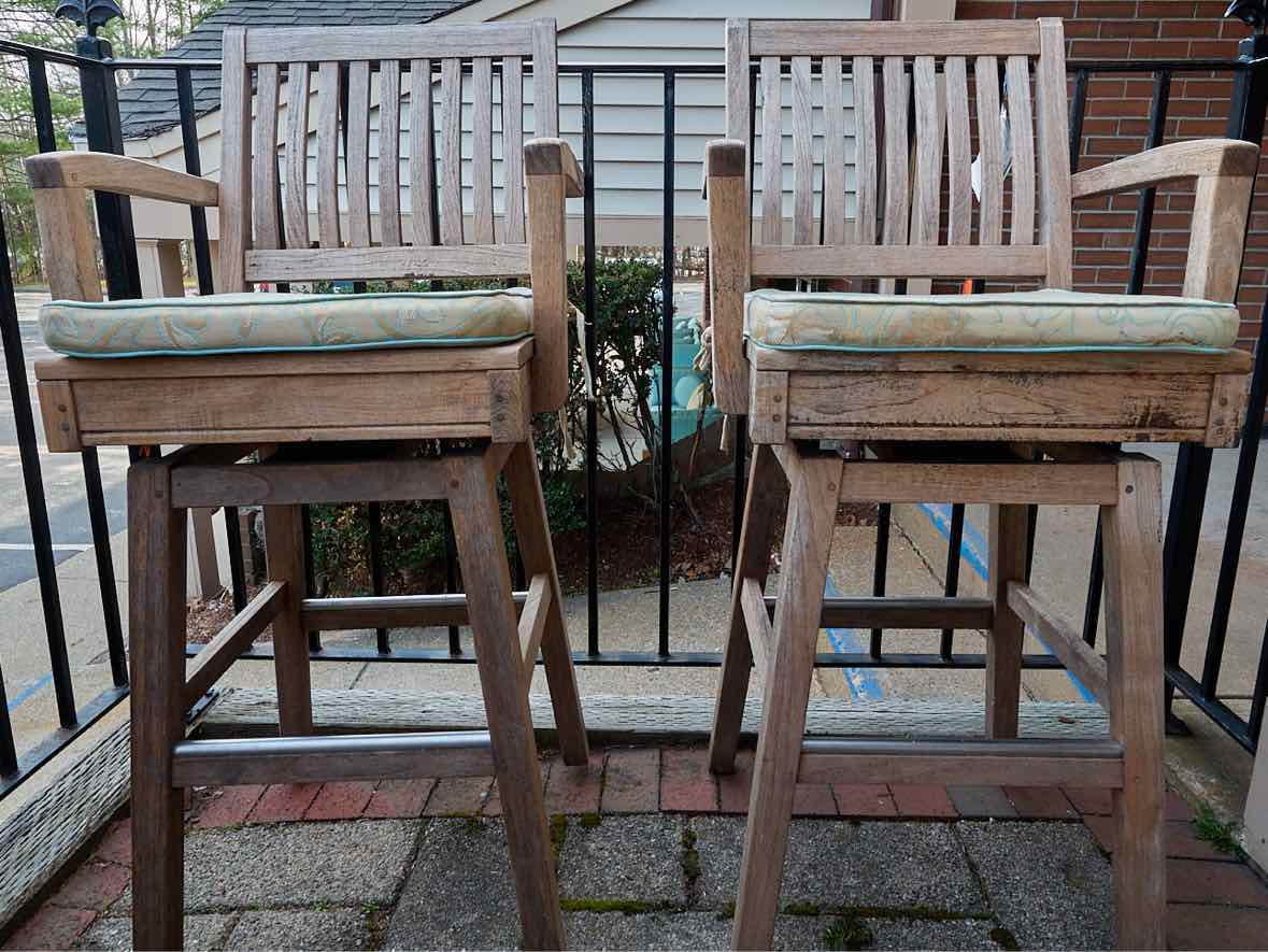 Pair of Gloster Outdoor Swivel Bar Stools in Teak