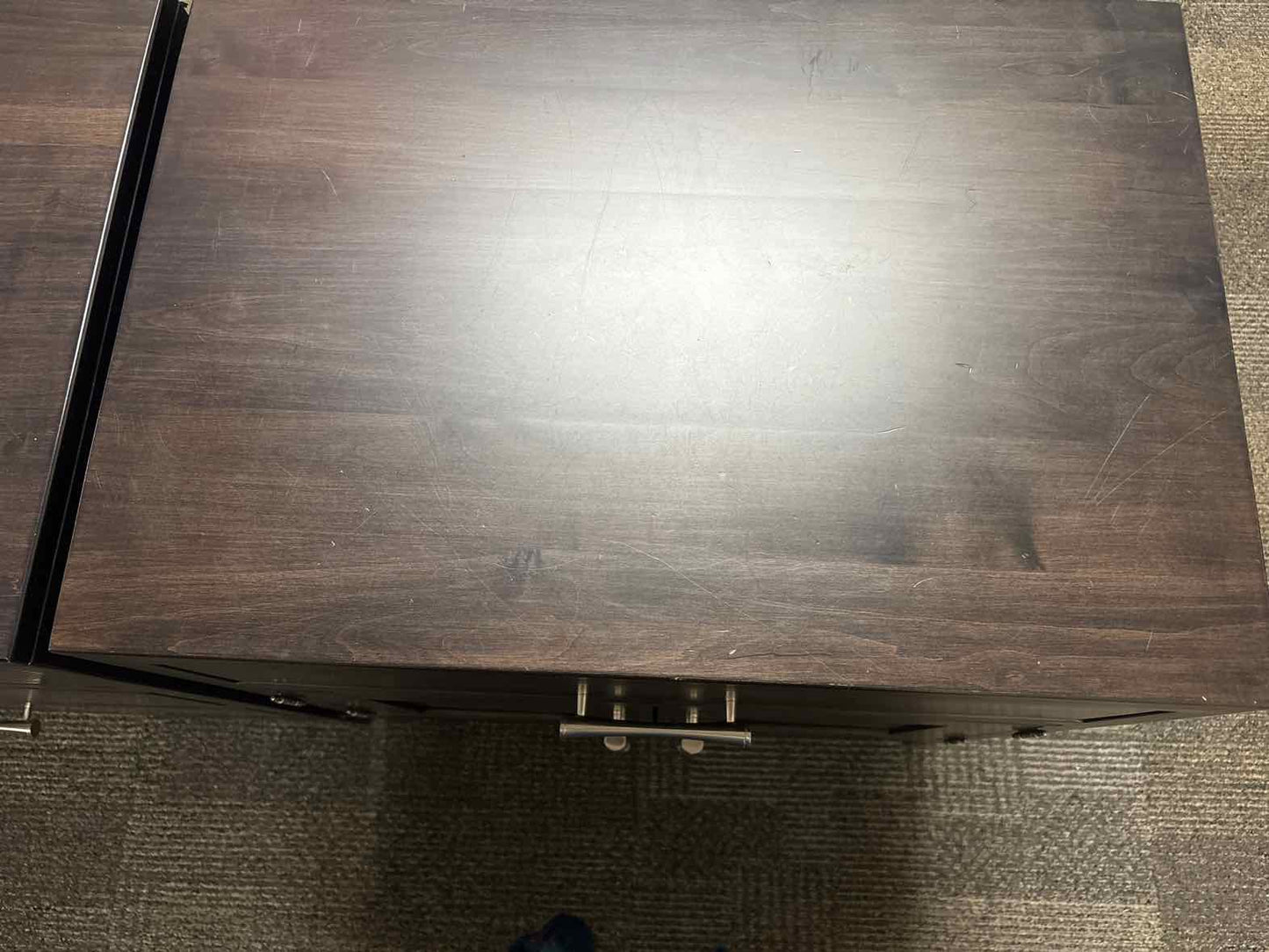 Yutzy Wookworking Pair of 'Coronado' Nightstands
