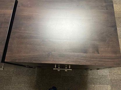 Yutzy Wookworking Pair of 'Coronado' Nightstands