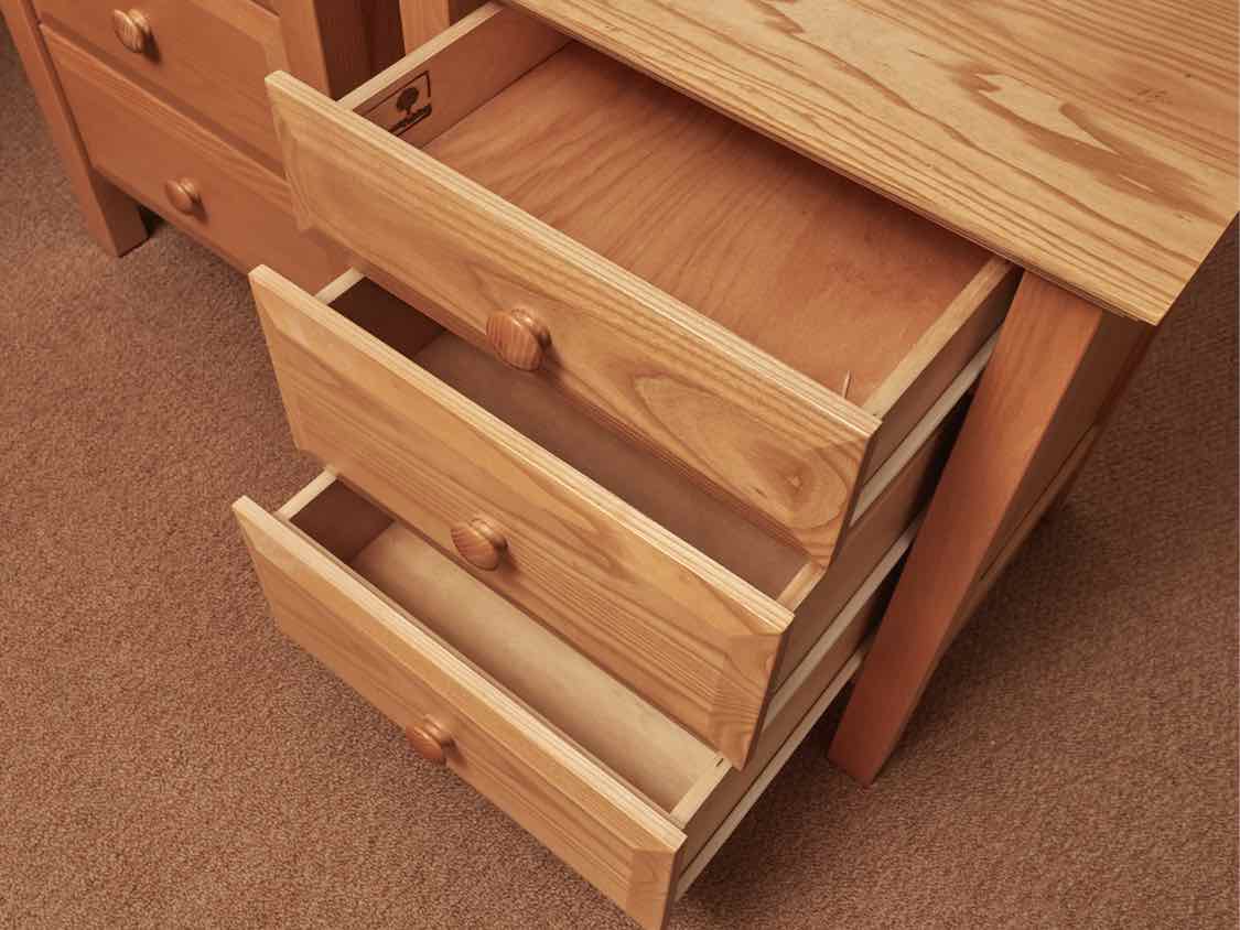 Pair Of Vermont Tubbs Oak 3 Drawer Nightstands