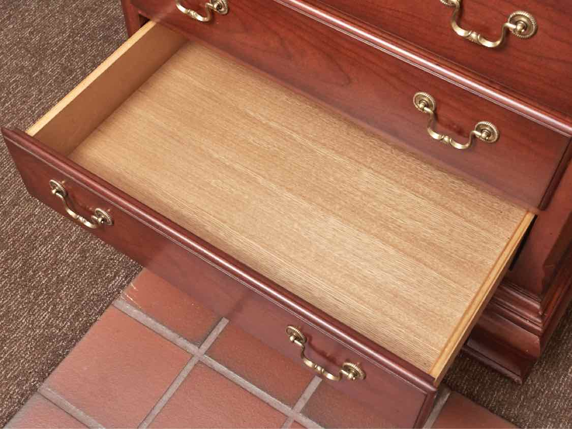 Thomasville Cherry 4 Drawer & Pull Out Shelf Bachelor's Chest