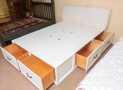 Crate & Barrel Queen Ivory   Linen Headboard  6 Drawer Storage Platform  Bed