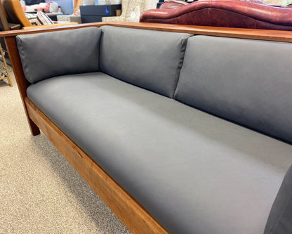 Stickley 'Prarie Settle' Sofa in Cherry Valley 703