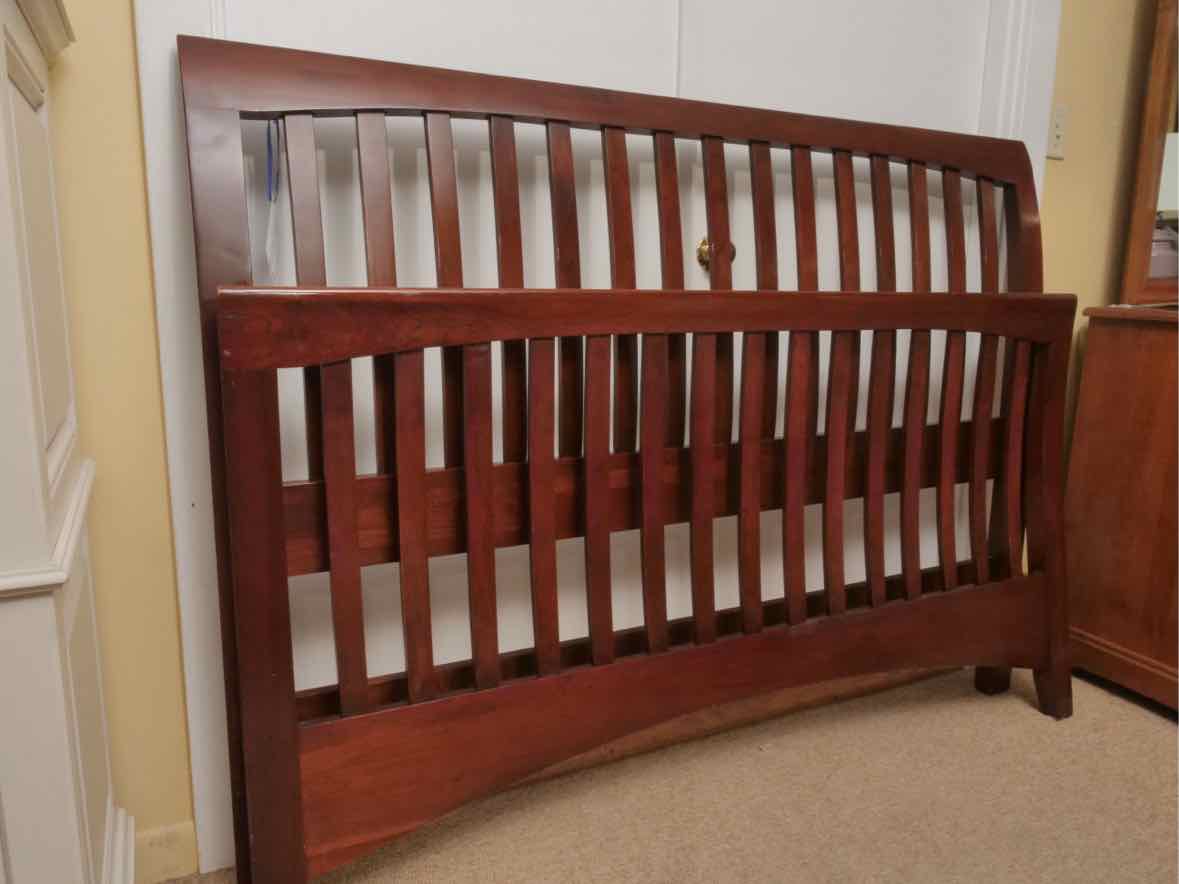 Kincaid Cherry Slegh  Slat Back Queen  Bed