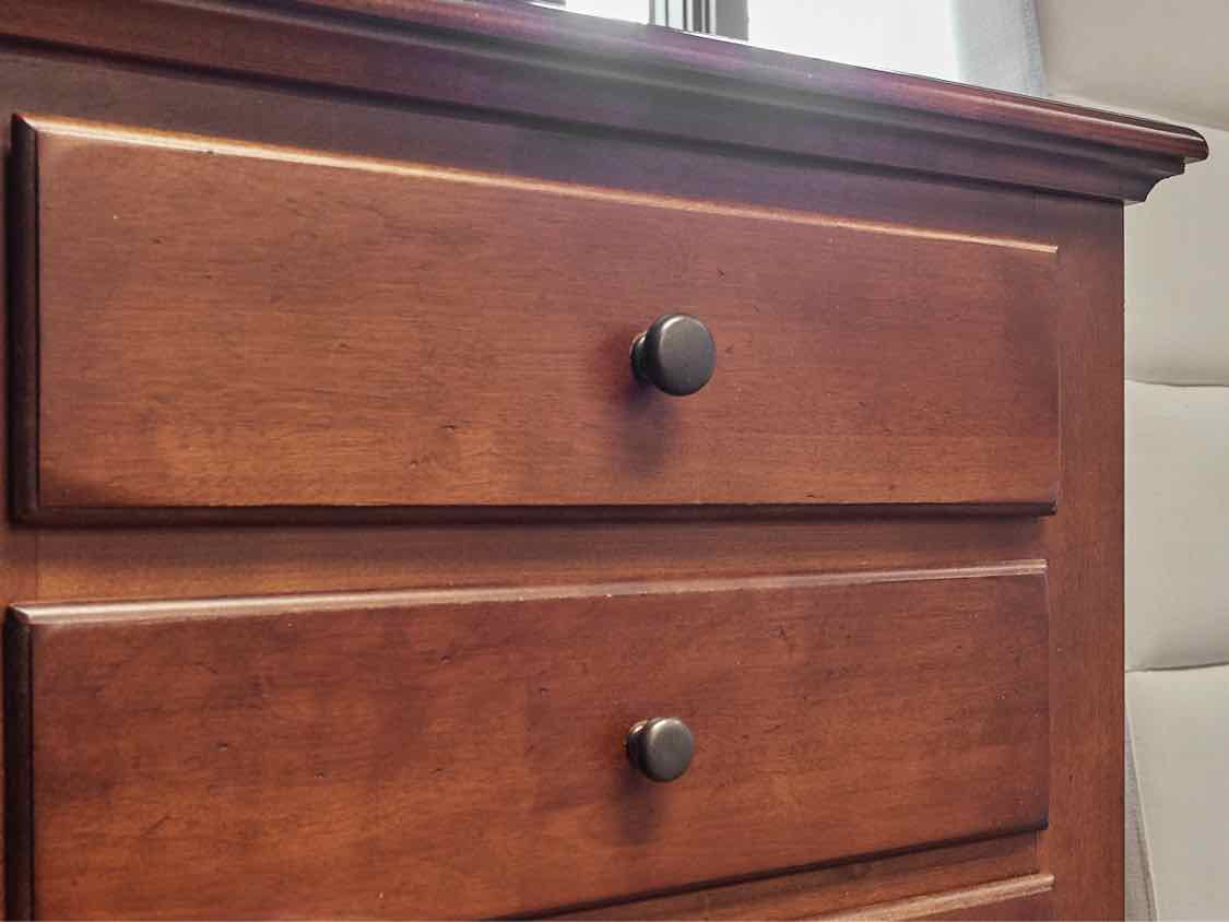 Nichols & Stone Cherry 11-Drawer Dresser with Trifold Mirror