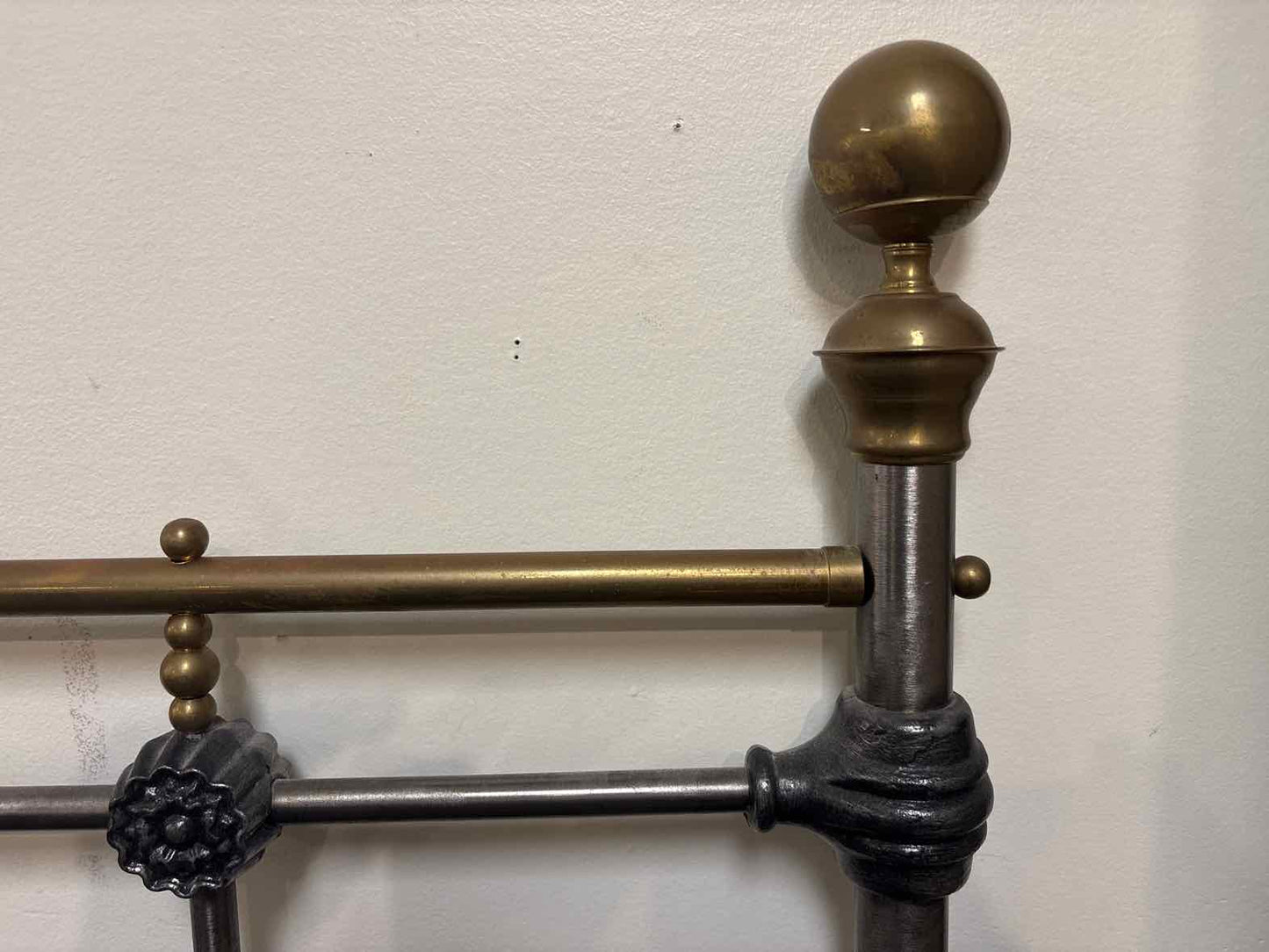 Domain 'Soho' Iron and Brass Queen Bed