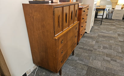 American Of Martinville 5-Drawer Diamond Highboy