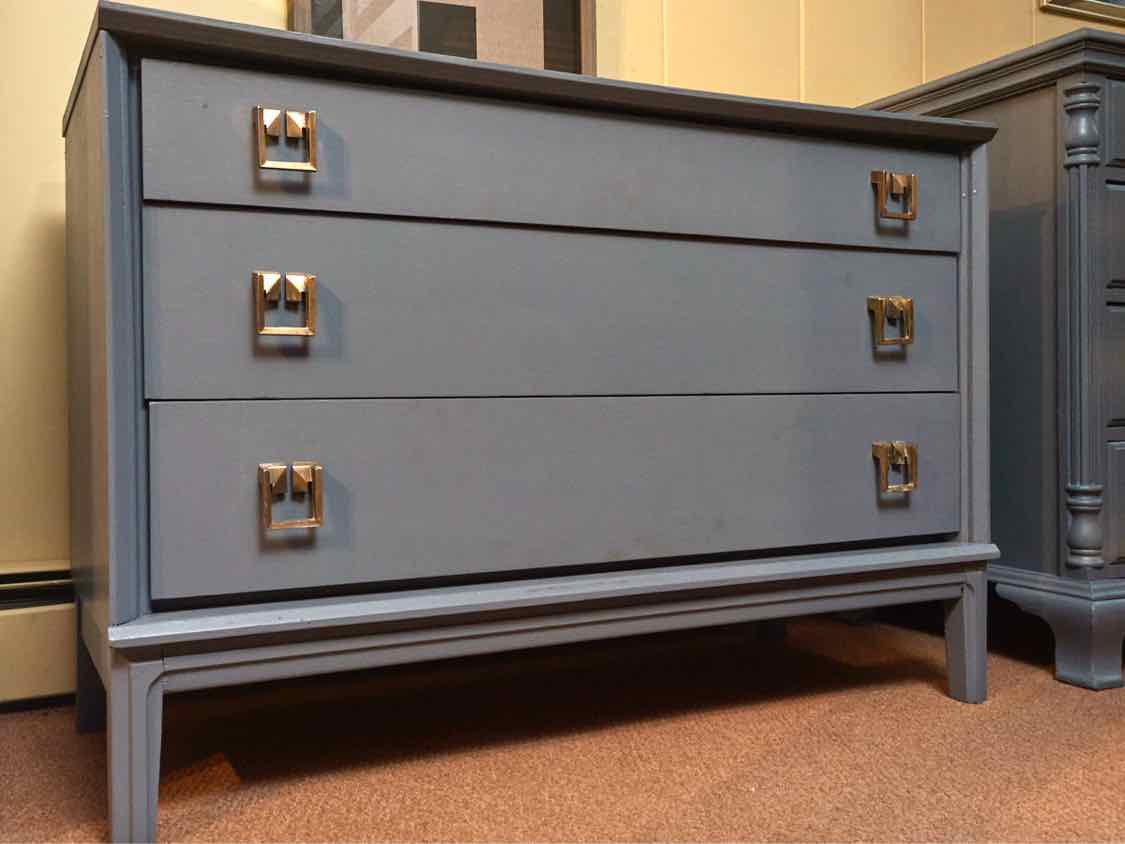 'Stormy Skies' Finish 3 Drawer With Metal Retro Handles Dresser