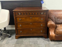 Federal Style 4-Drawer Bachelor's Chest