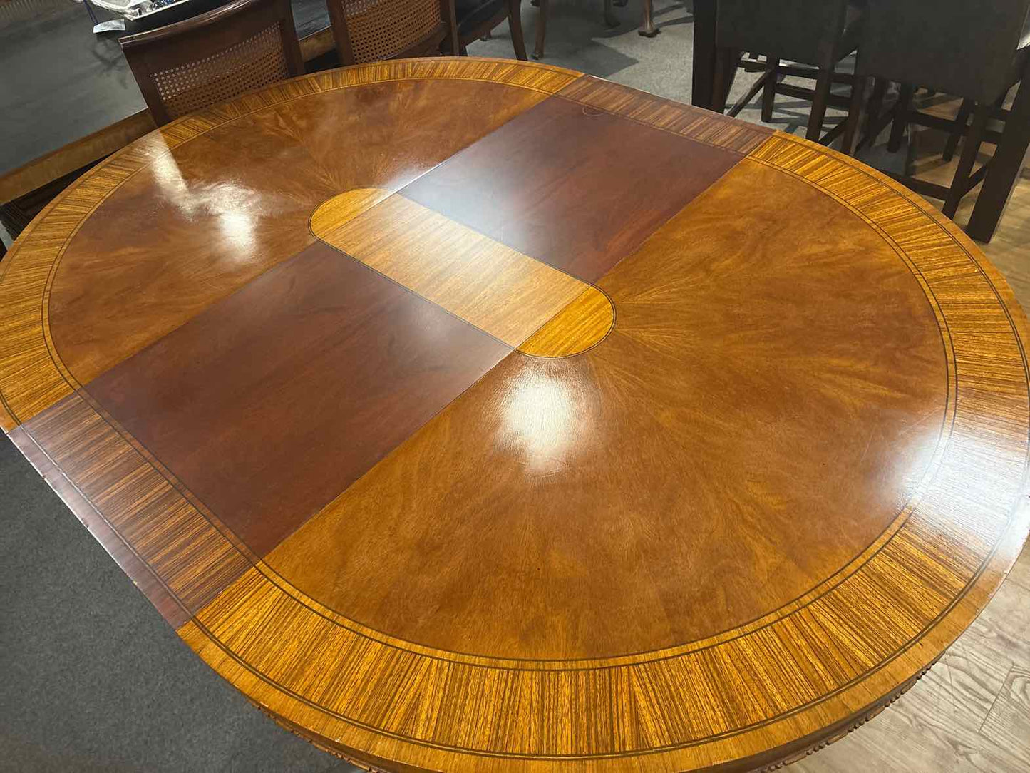 Ethan Allen 'Townhouse' Round Mahogany Dining Table
