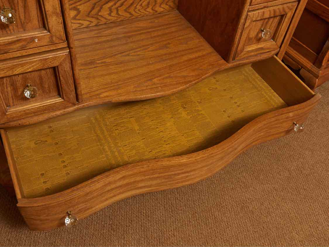 Pulaski Oak Vanity with 5 Drawers & Mirror