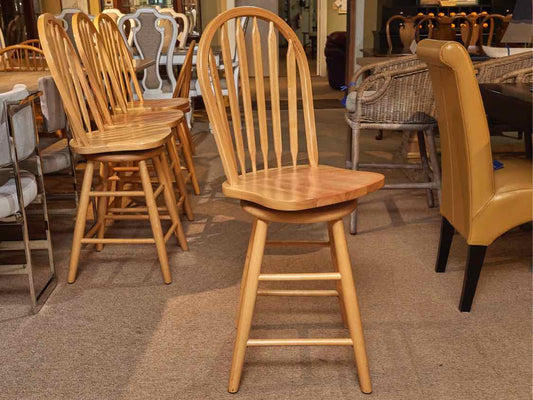 Set Of 4 Amesbury Chair Co. Oak Swivel Windsor Back Counter Stools