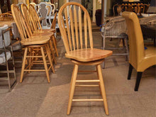 Set Of 4 Amesbury Chair Co. Oak Swivel Windsor Back Counter Stools