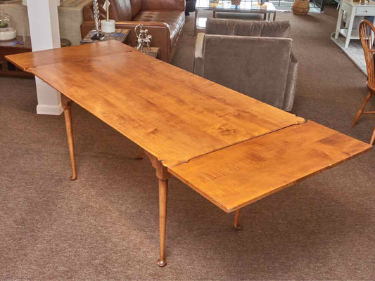 DR Dimes Tiger Maple Porringer  Dining Table Includes 2 Leaves