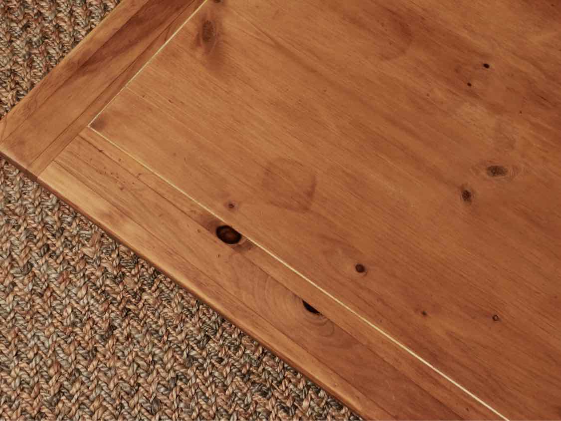 Pine Cocktail Table With Turned Legs
