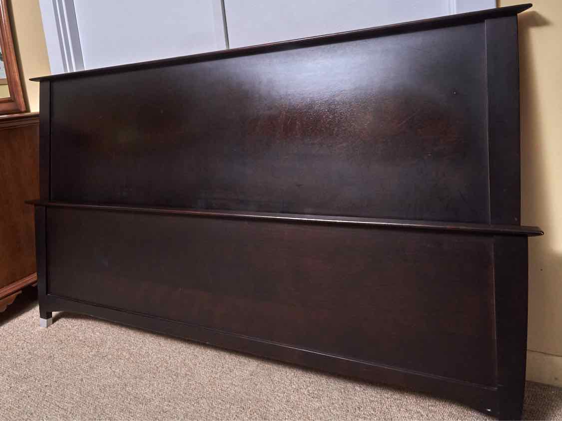 Melateck Walnut Finish Low Profile Platform Queen Bed