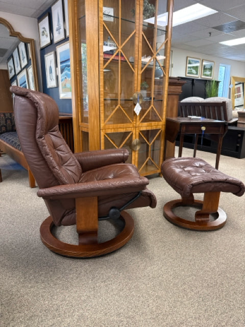Ekornes Style Brown Leather Chair/Recliner with Ottoman