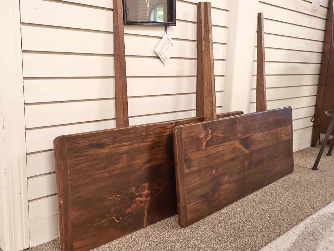 Amish Style Pine Dining Table with Turned Legs