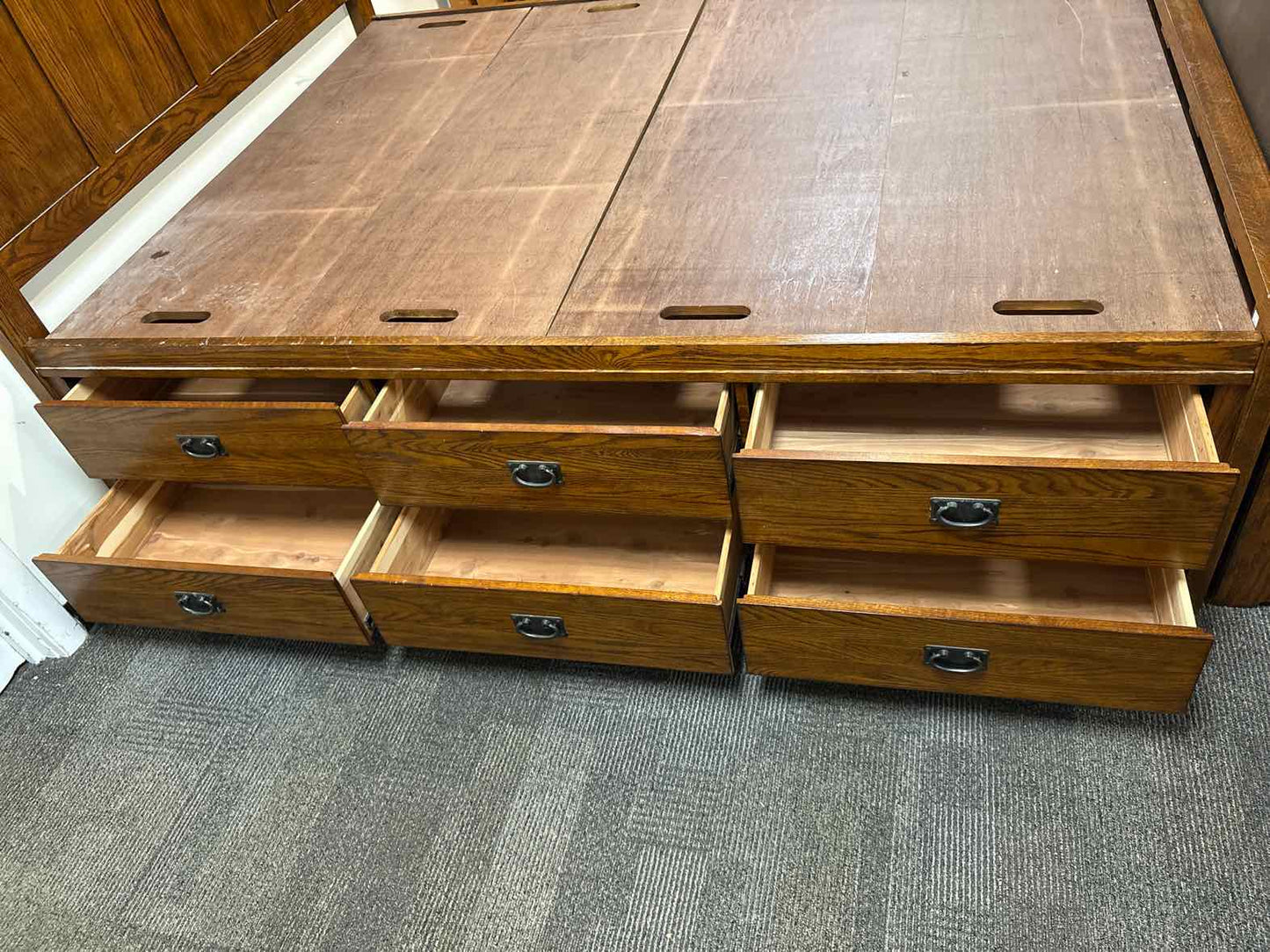Intercon Furniture Oak Park Queen Storage Bed