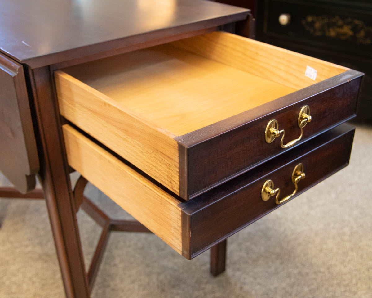 Henkel Harris Pembroke 2-Drawer Mahogany Dropleaf Side Table