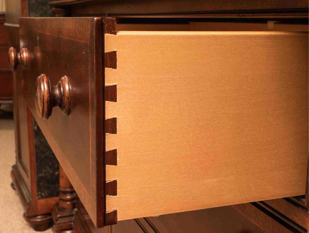 Thomasville 'Fredericksburg Collection'Mahogany Finish 12 Drawer Dresser