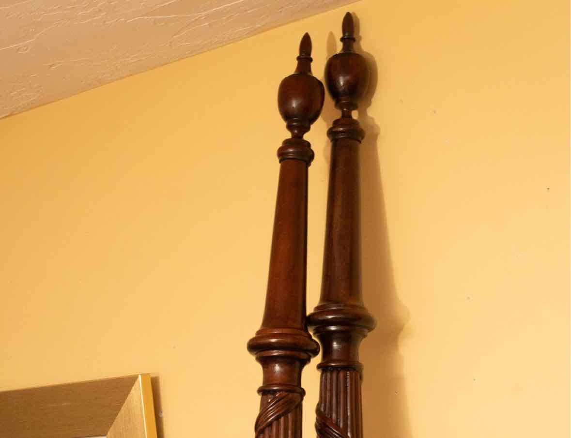 Ethan Allen Mahogany 'Laurel' Queen 4 Post Bed