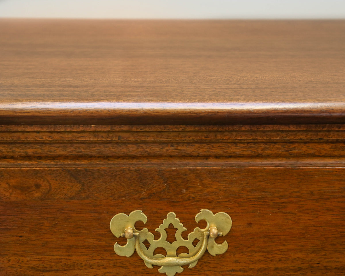 Mahogany 6-Drawer Dresser with Brass Pulls