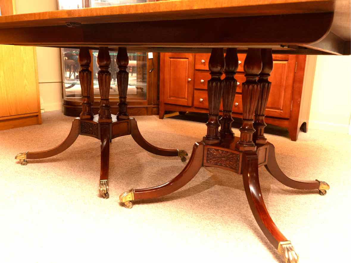 Baker 'Charleston Collection ' Mahogany Double Pedestal  Dining Table