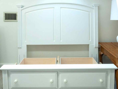 Vaughan Bassett 'Hamilton-Franklin Storage' Queen Bed