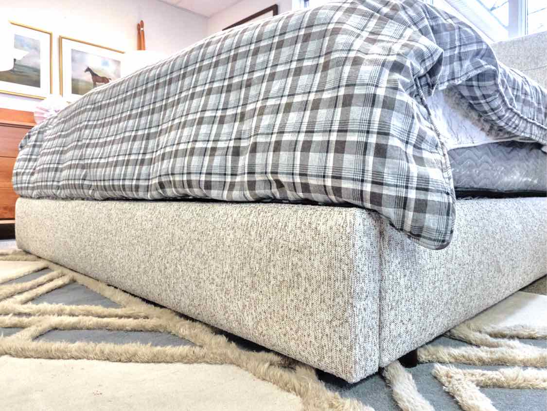 Room & Board Wyatt King Bed in Conley Oatmeal