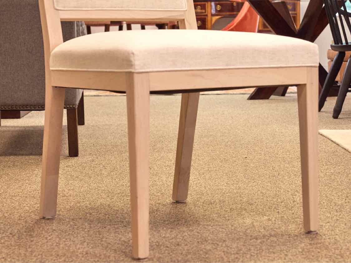 Bassett Bench Made 'Louisa' Dining Table & Set of Six Chairs