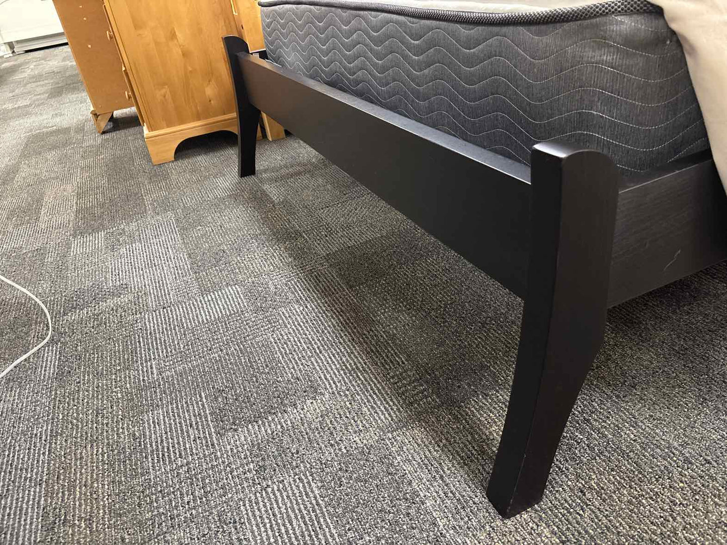 Circle Furniture Queen Bed in Espresso