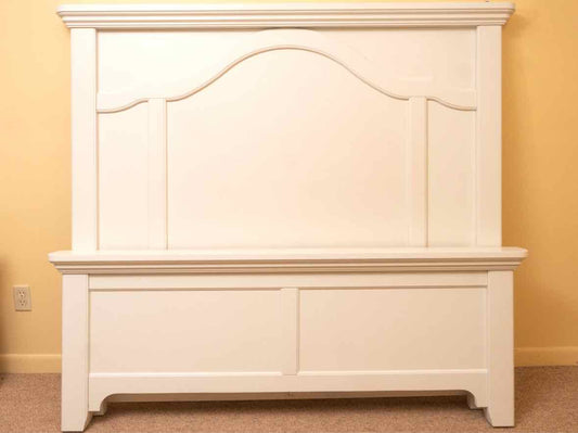 Vaughan Bassett Bungalow Mantel Queen Bed In Lattice Soft White Finish