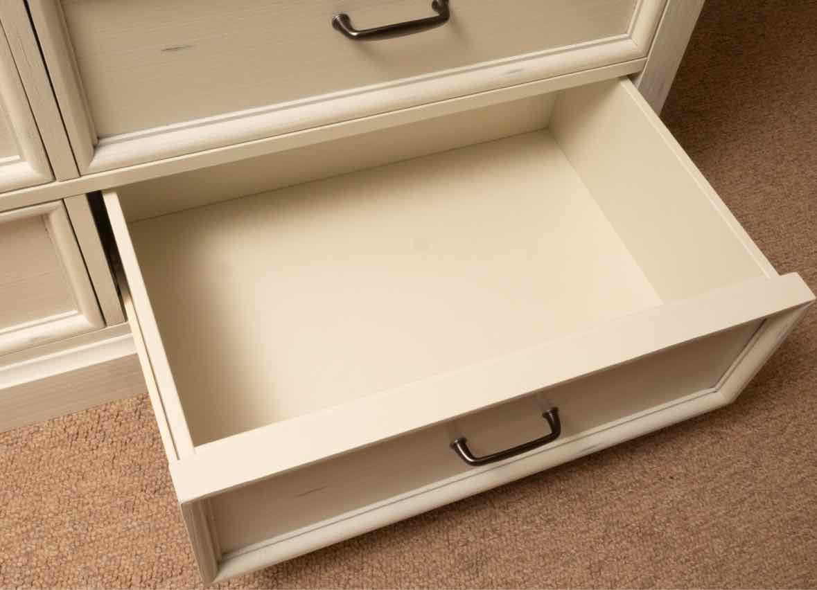Folio 21 'Hilton Head' Distressed Ivory Finish 8 Drawer Dresser