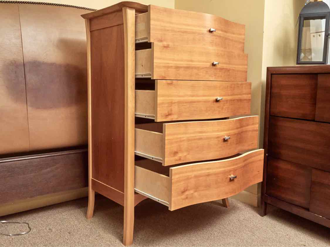 Maple 6 Drawer Chrome Knobs Chest