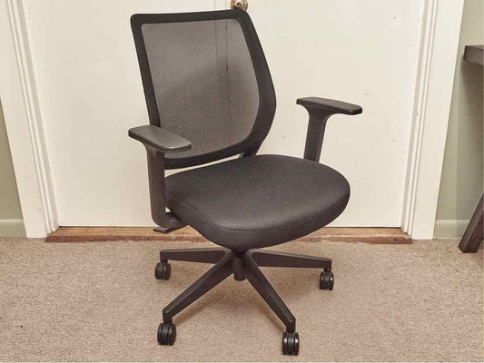 Black Mesh Arm Office Chairs on Casters
