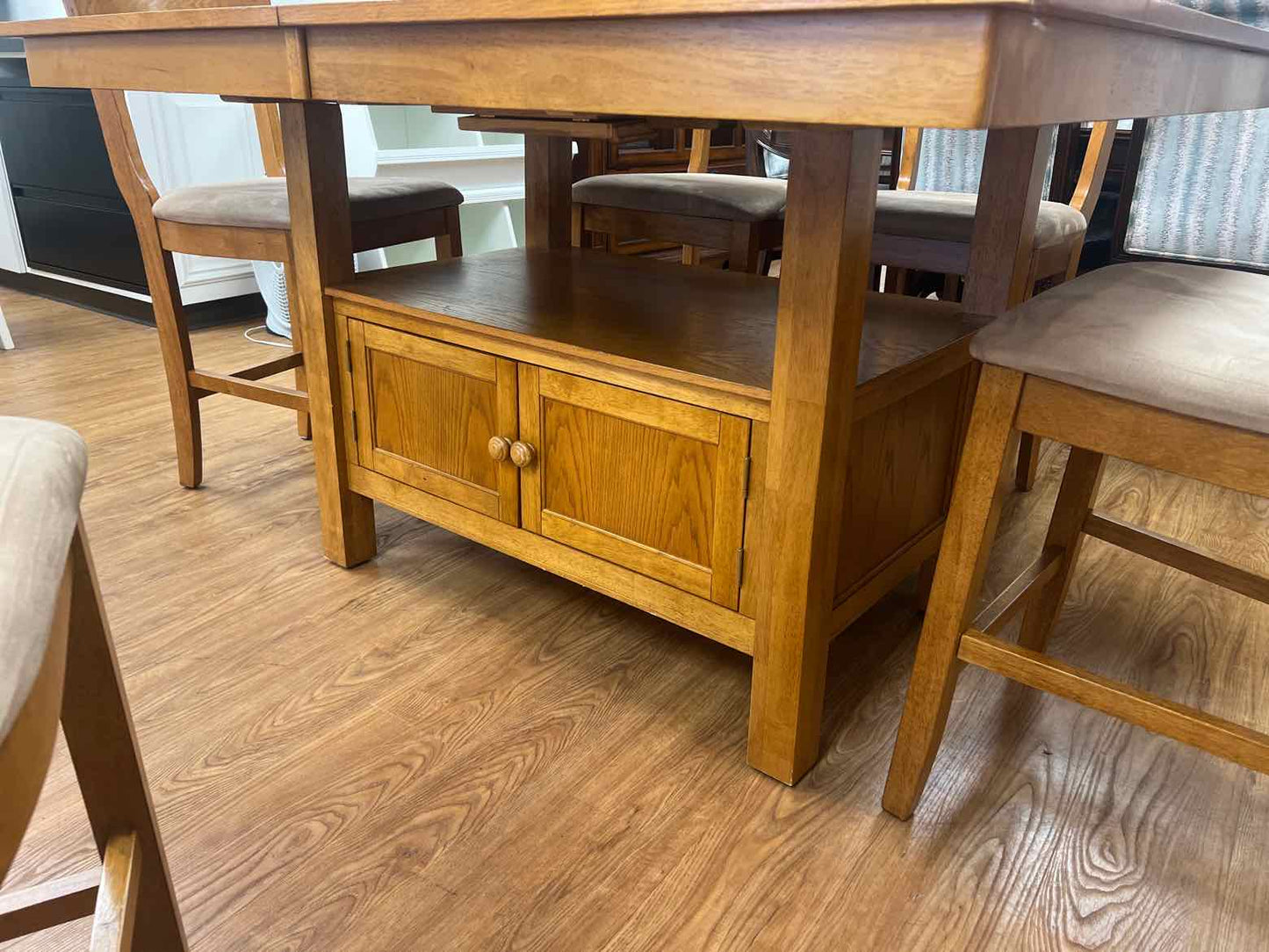 Oak Pub Table w/ Set of 6 Matching Stools