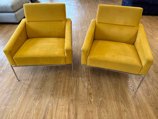 Fritz Hansen Pair of Series 3300 'Easy' Chairs by Arne Jacobsen