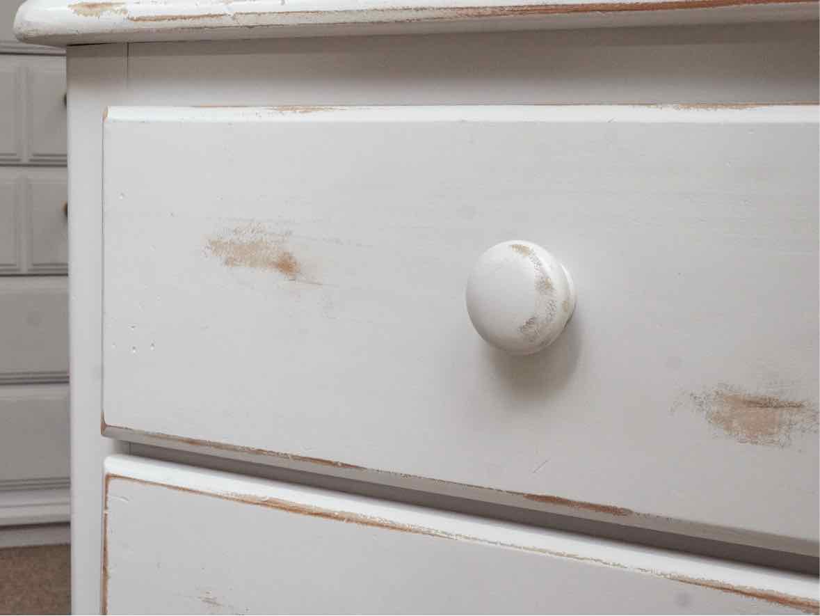 Distressed White Finish Pine 7 Drawer & 1 Door Dresser
