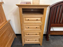 Thomasville 'Pinnacle' Washed Oak Tall Chest
