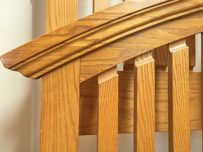 Vaughn Bassett Queen Arched Oak Bed