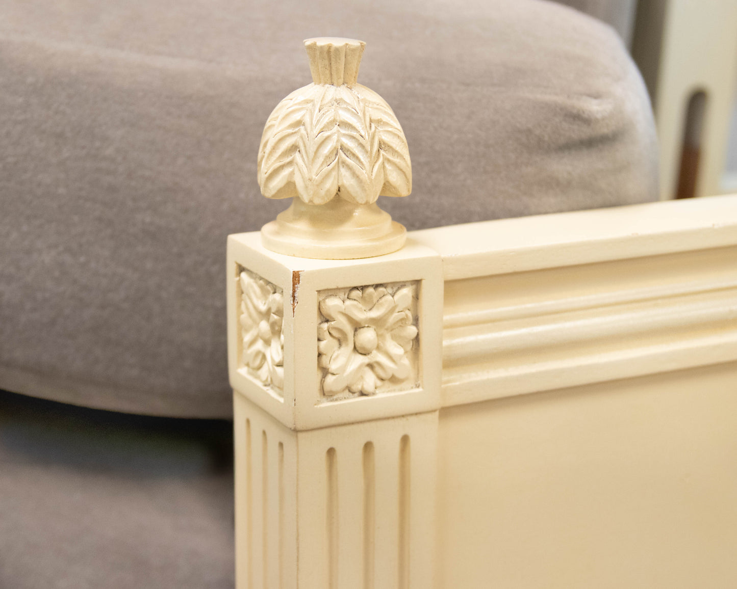 Hickory Chair 'Simone' Queen Upholstered Bed