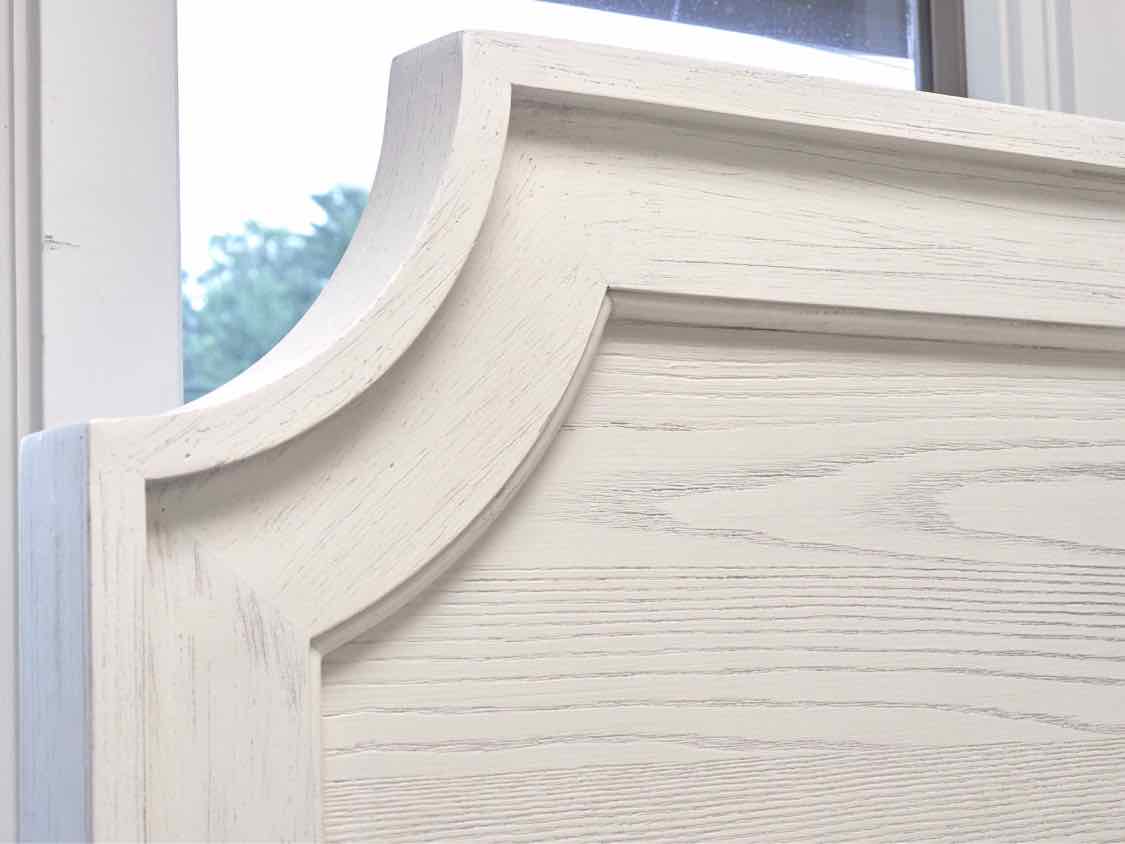 Bassett 'Ventura Panel Storage' King Bed