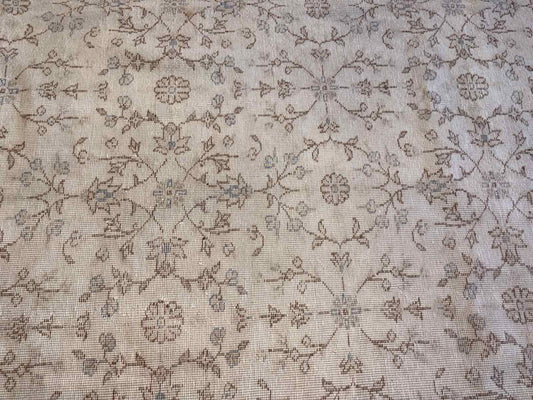 13.5' x 9.5' Floral Area Rug