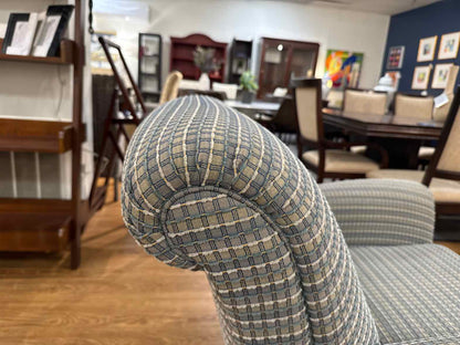 Sherrill Furniture Pair of Arm Chairs w/ Ottomans