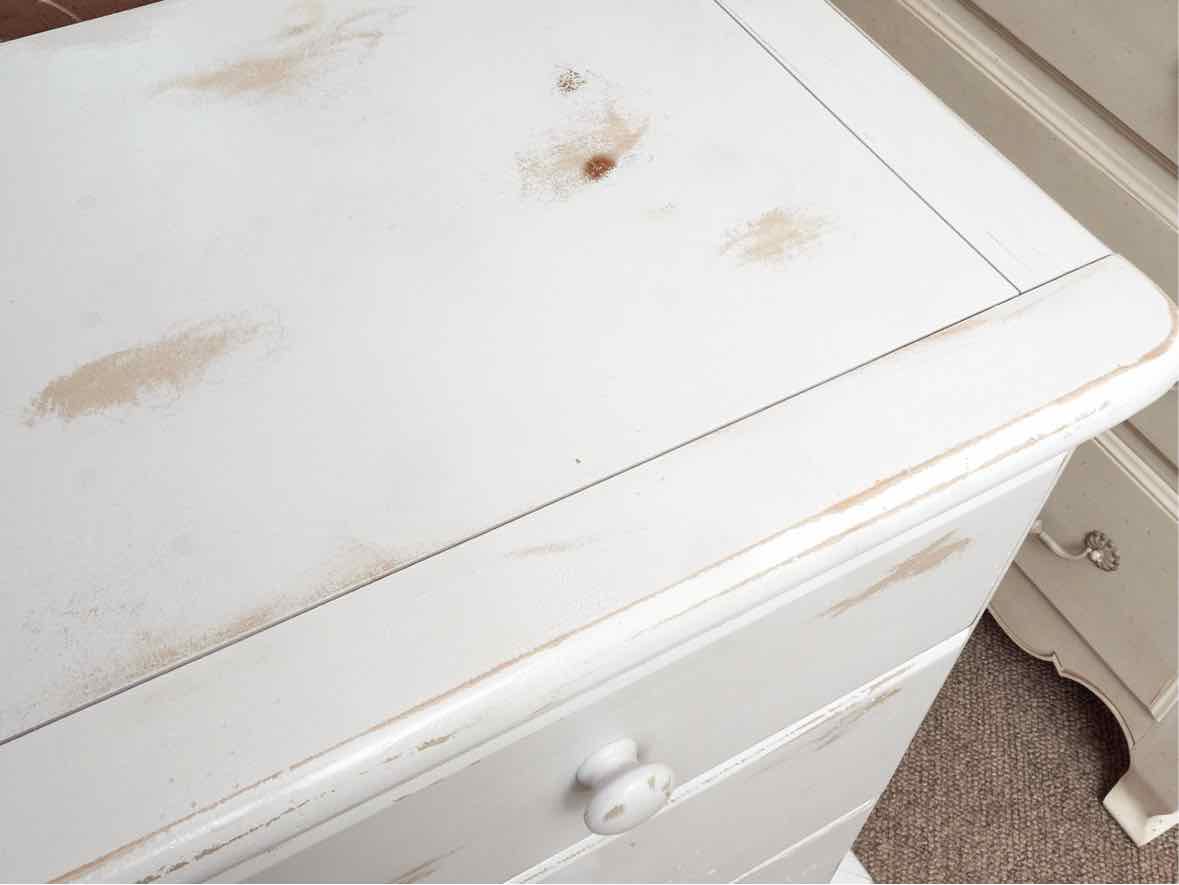 Distressed White Finish Pine 7 Drawer & 1 Door Dresser