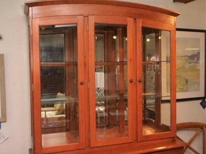 Thomasville Maple 3 Glass Doors 2 Drawers & 3 Lower Doors  Hutch