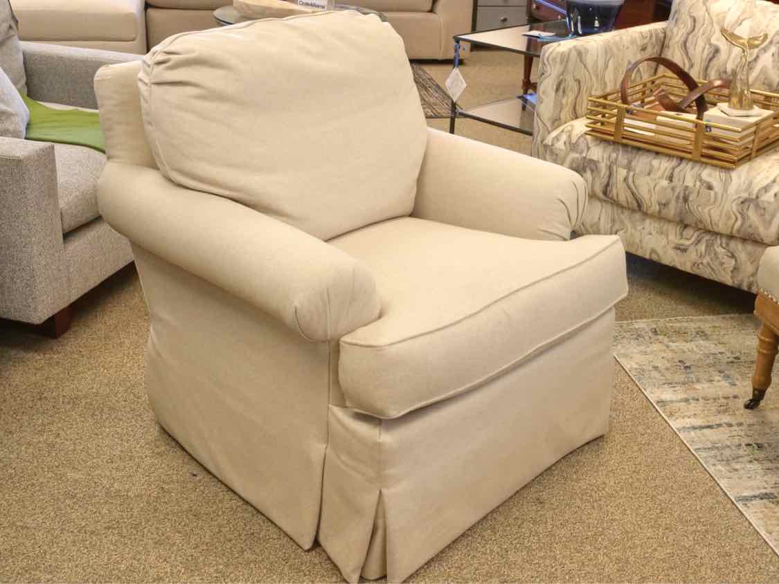 Hickory ' Carolyn' Swivel Chair in Ivory Wool Blend Upholstery