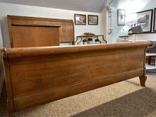 Ethan Allen 'Chloe' Queen Sleigh Bed