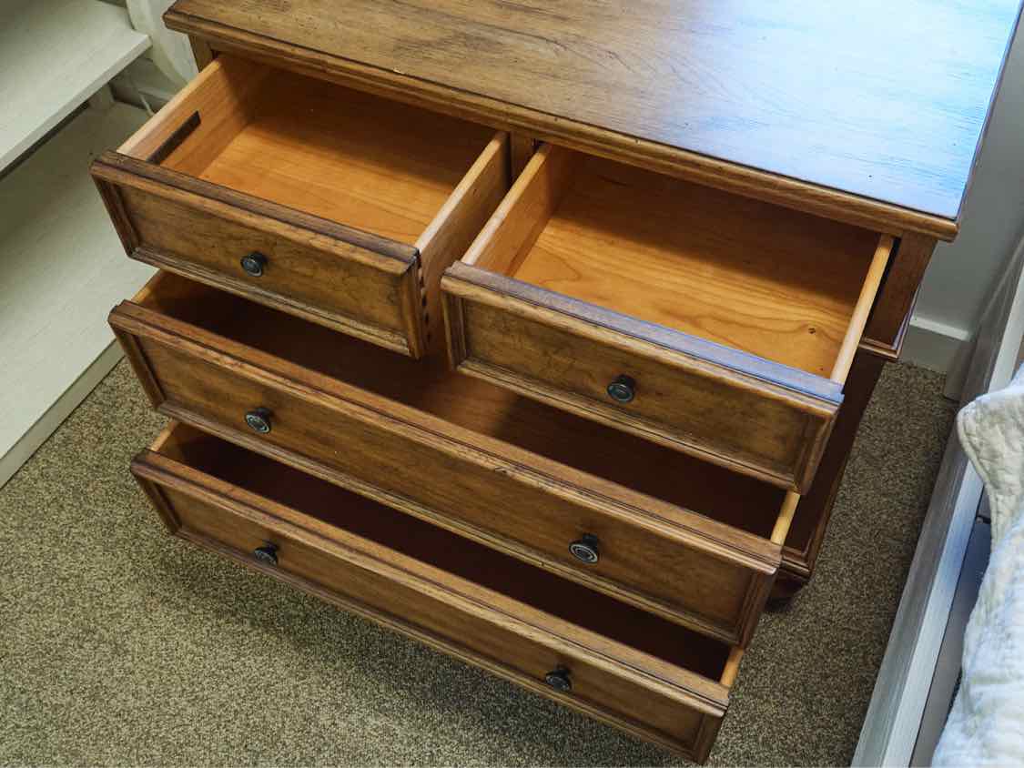 Ethan Allen New Country "Regan' 4 Drawer Accent Chest